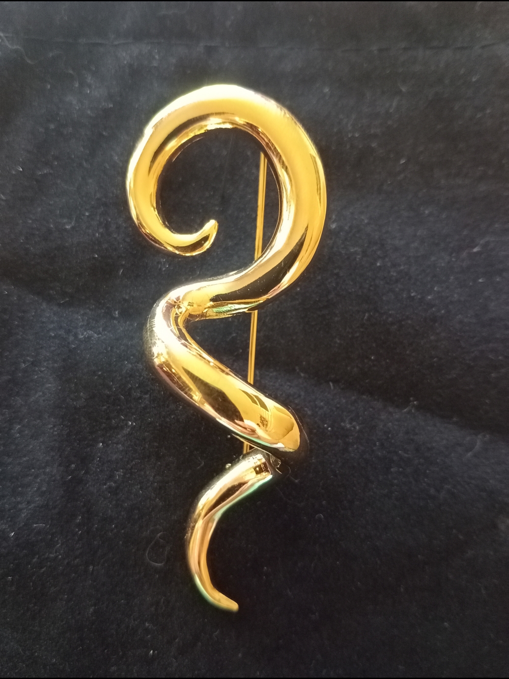 Gold Tone Twisted Serpentine Brooch - Elegant Women’s Jewelry